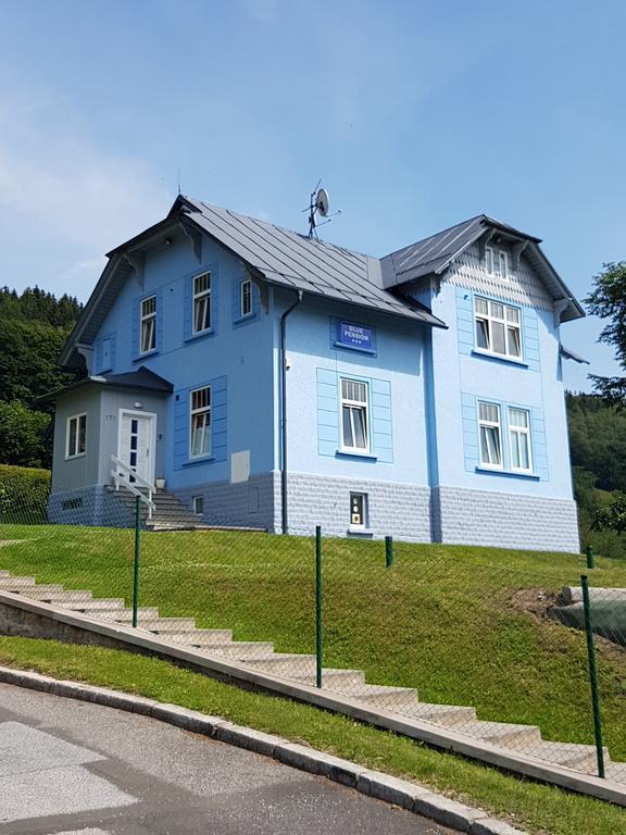 乌帕河畔斯沃博达 布鲁旅馆酒店 外观 照片